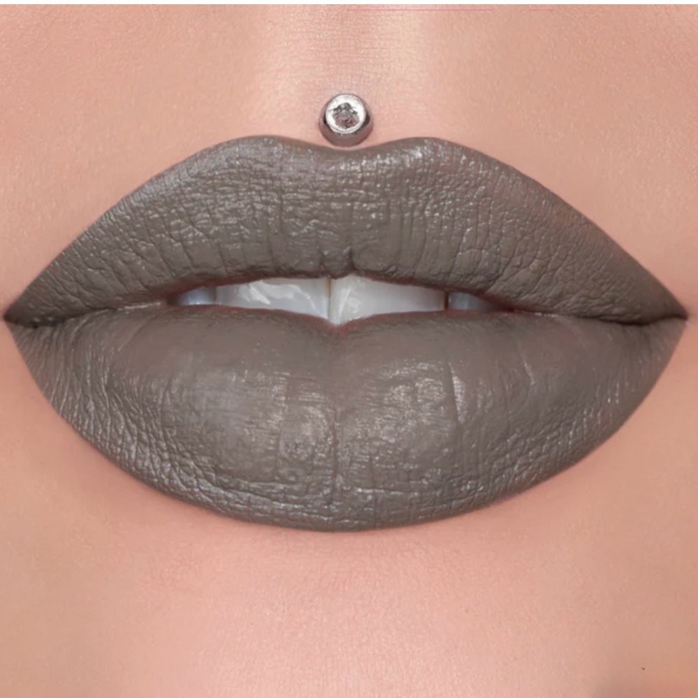 Jeffree Star Velvet Trap Lipstick in Grave Digger